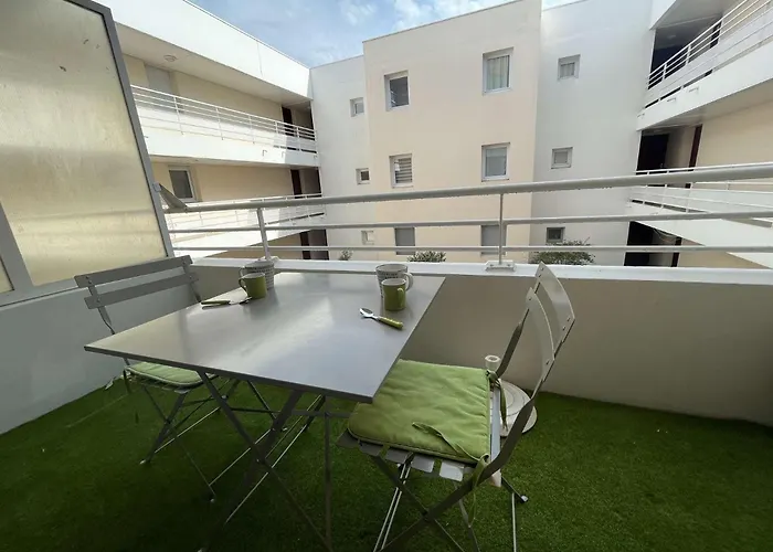 - Lr030-e110 アパート ラ・ロシェル