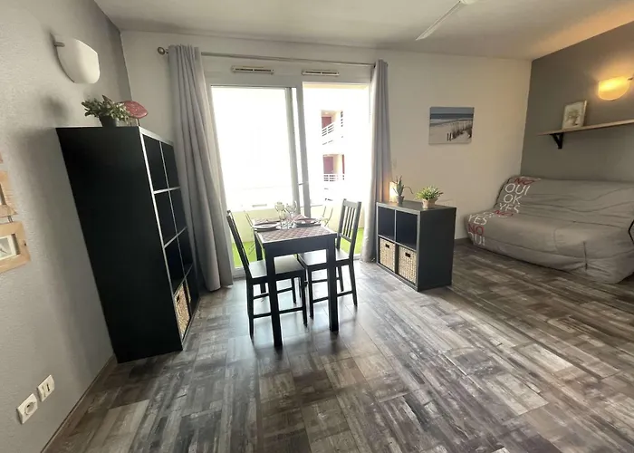 - Lr030-e110 アパート